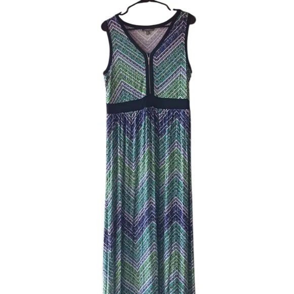 Neiman Marcus Green and Blue Patterned Topelegant, fresh and soft for your skin - Picture 3 of 6